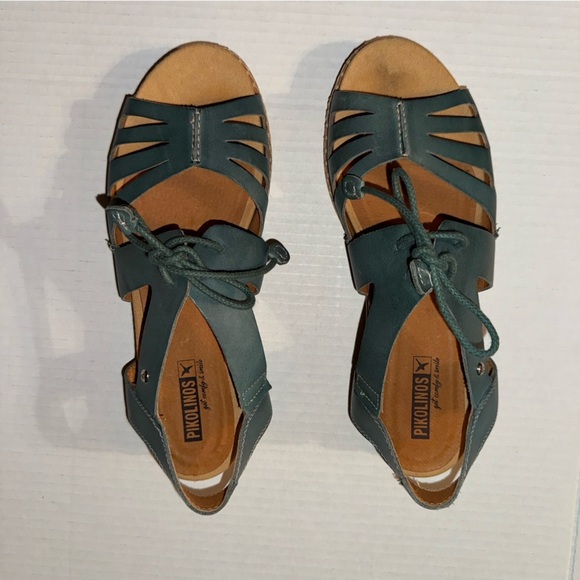 Pikolinos lace up sandals size 40